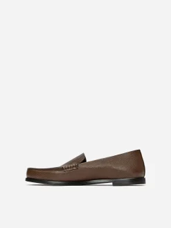 ARKET und Laila Gohar Loafer mit Prägung