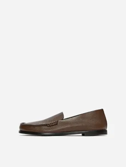ARKET und Laila Gohar Loafer mit Prägung