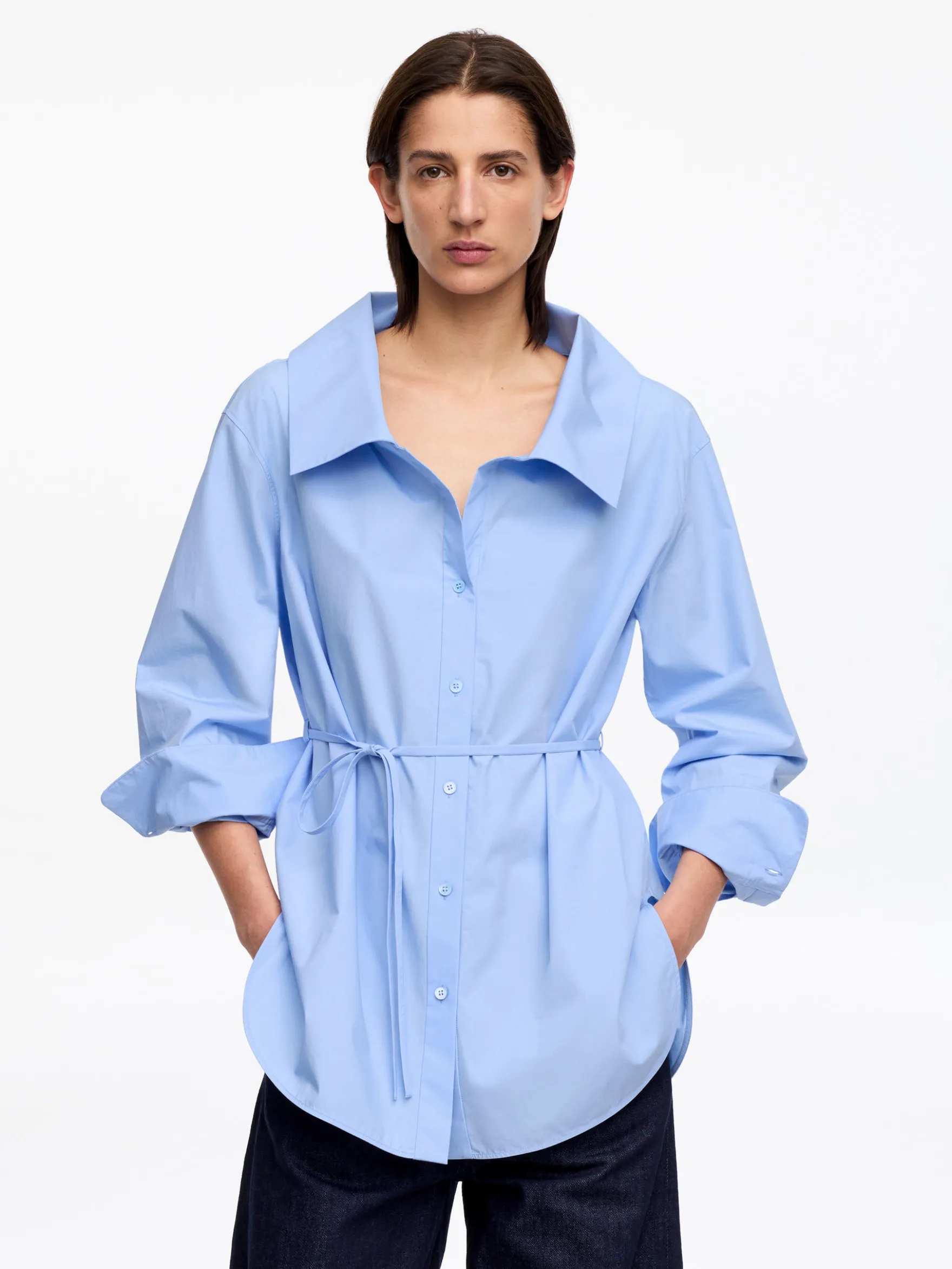 Bluse mit weitem Kragen