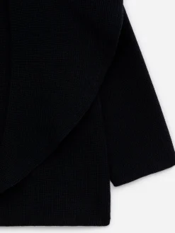 Strickpullover mit drapiertem Schal